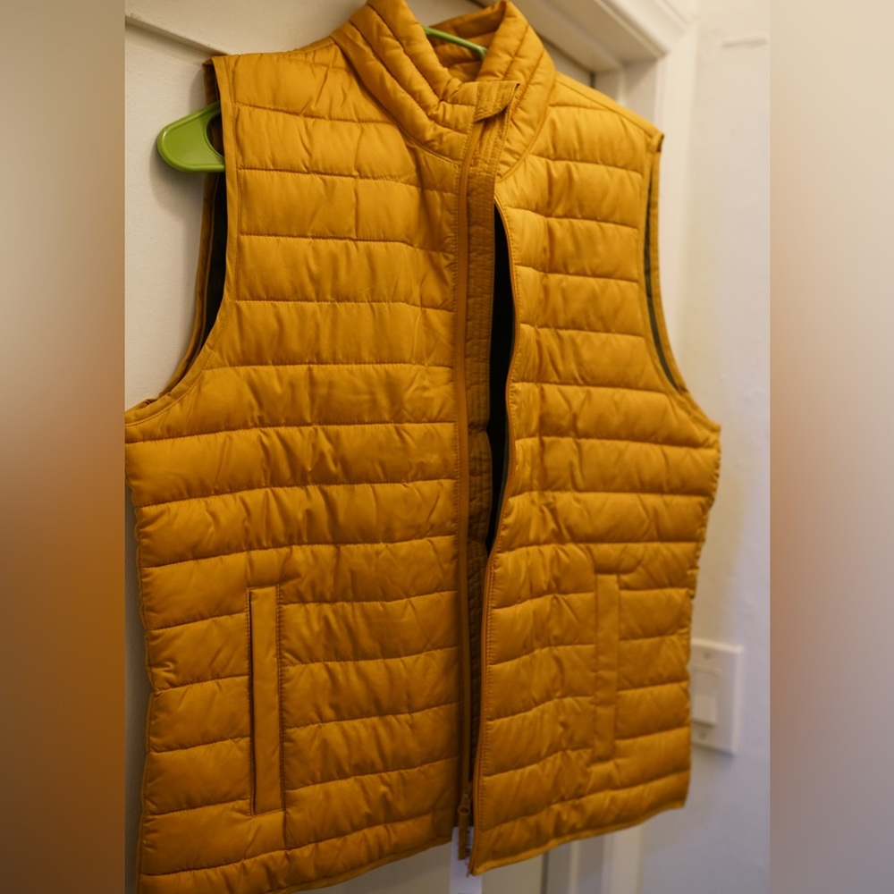 Brand new GAP winter Vest with tags on sale 🔥🔥🔥